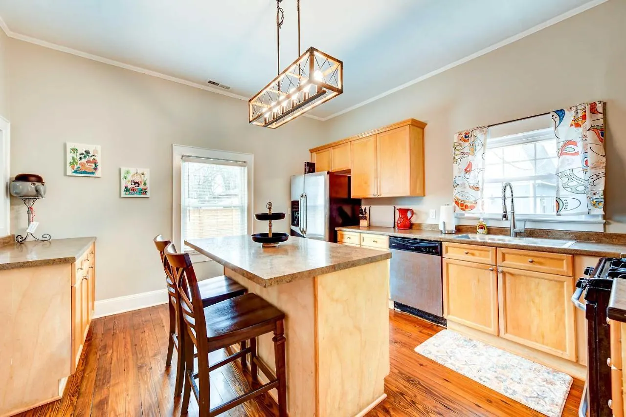 Adorable Charlotte Vacation Rental In Noda!