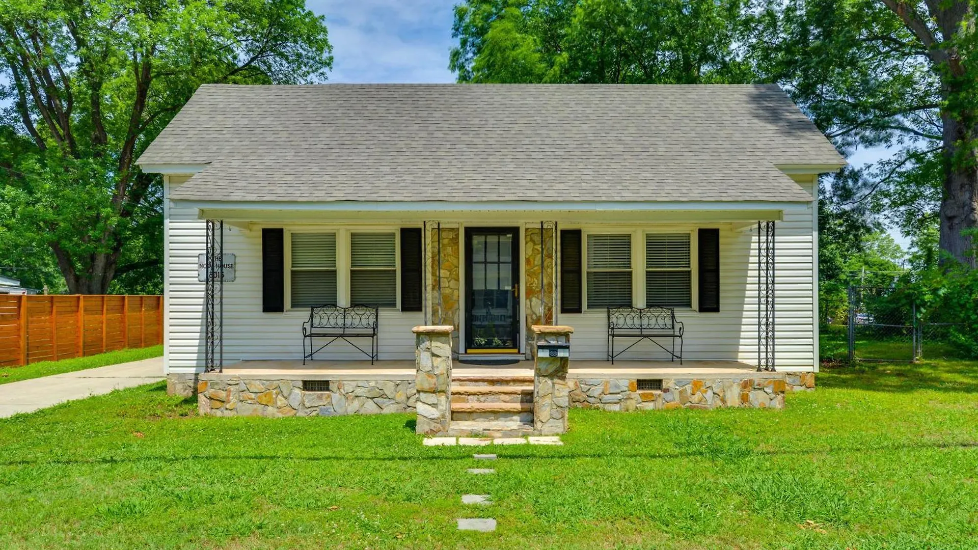 Adorable Charlotte Vacation Rental In Noda!